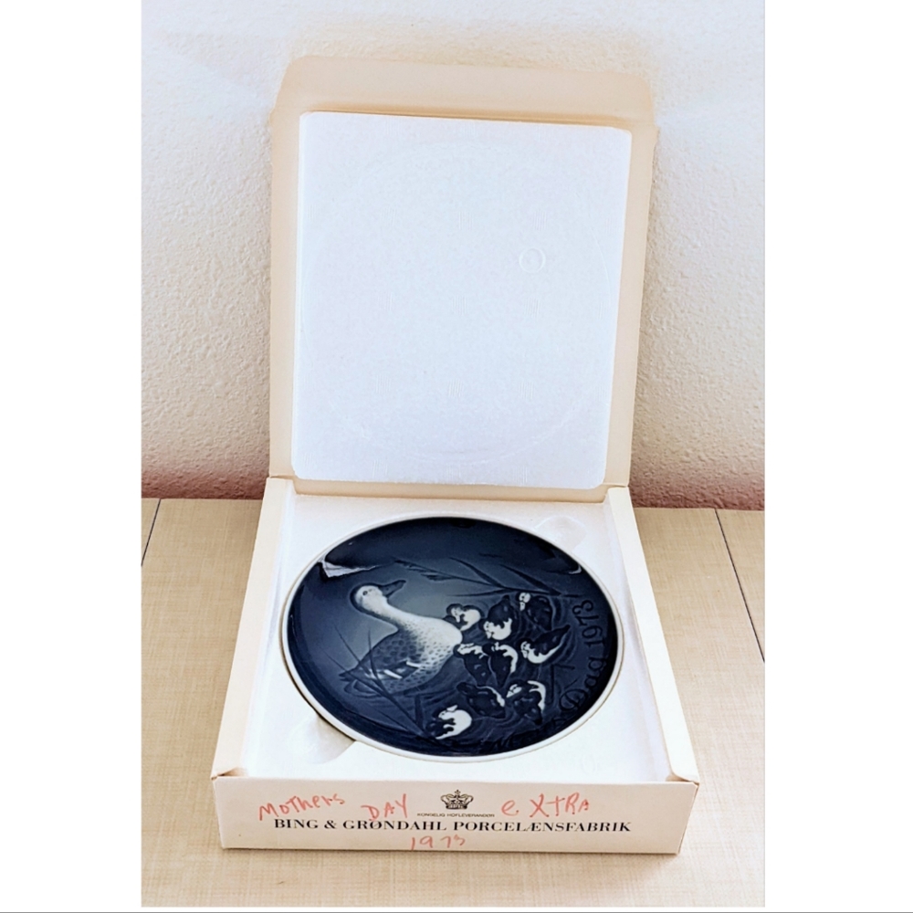 B & G Bing & Grøndahl Copenhagen Porcelain Collector Plates Mother's Day 1973